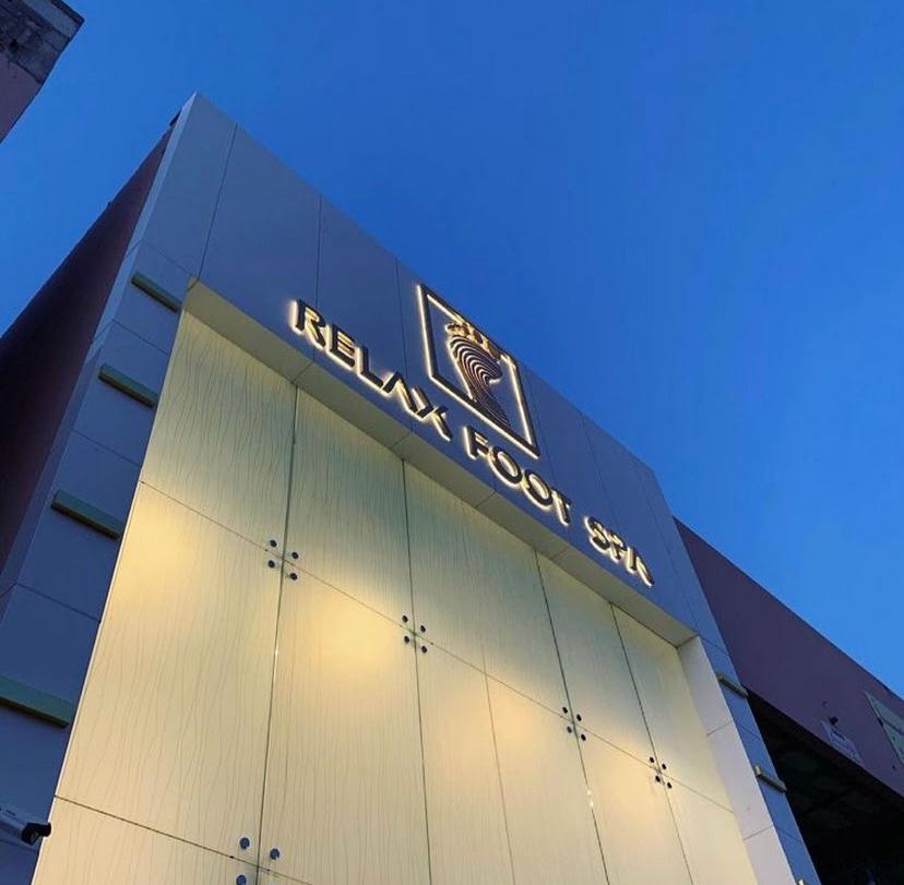 تنفيذ وتشطيب عيادة طبية