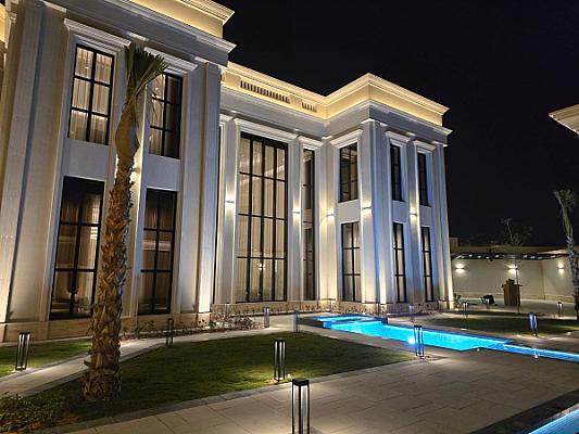 التأثيث والديكورات والتشطيبات