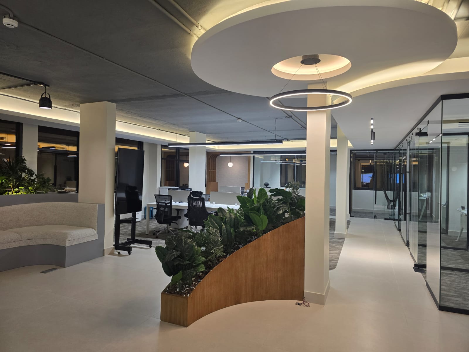 تصميم وتنفيذ مكتب اداري 